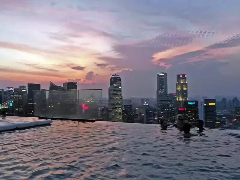 Apus de soare din piscina Marina Bay Sands
