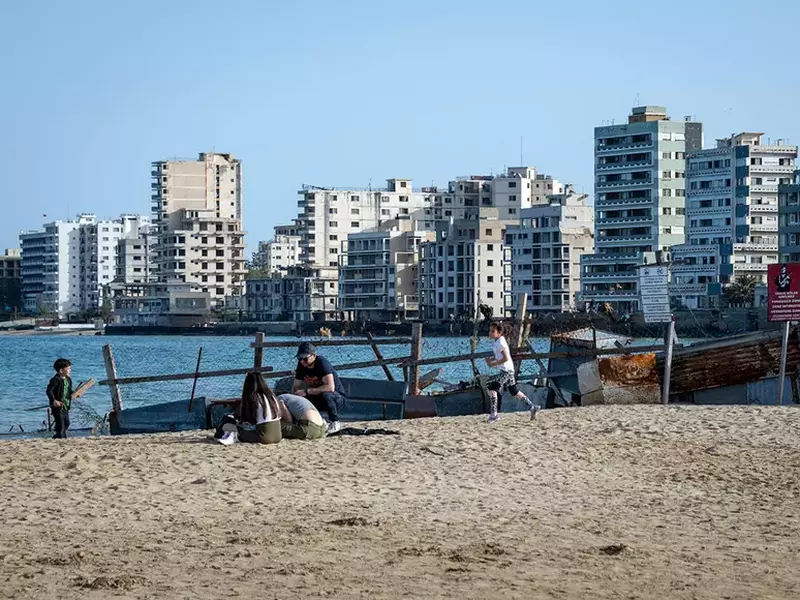 Hoteluri distruse și pustii din Famagusta, Cipru, 24 august 2019 (Birol BEBEK / AFP / Profimedia)