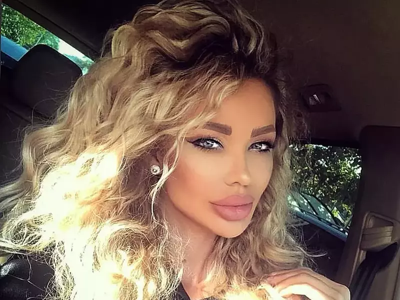 Ce s-a întâmplat între Bianca Drăgușanu și Alex Bodi de au ajuns la divorț. Bărbatul i-ar fi fisurat o coastă și i-ar fi înfipt o furculiță în mână