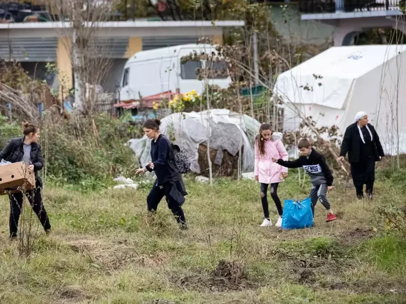 Localnicii din Thumanë pleacă din corturile amenajate temporar