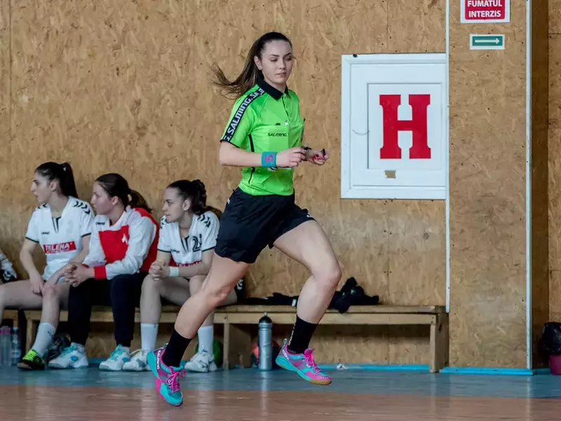 Mihaela Paraschiv, într-un sprint pe o fază de contraatac