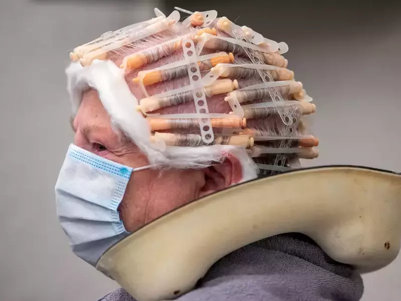 Hairdressers shops reopen in Germany