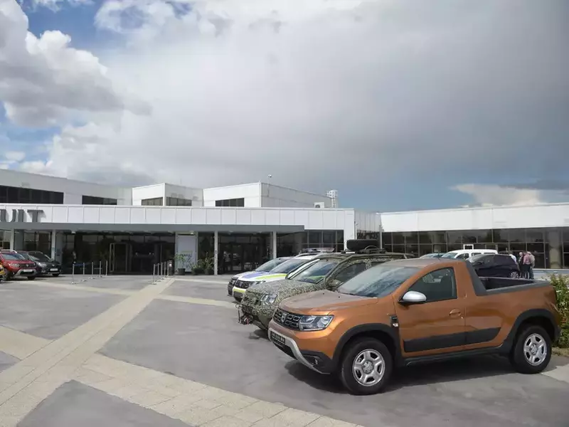 Premierul Victor Orban (nu se afla in imagine) a vizitat Centrul Tehnic Renault de la Titu, joi 28 mai 2020. FOTO: Hepta / ALEXANDRU DOBRE / MEDIAFAX FOTO