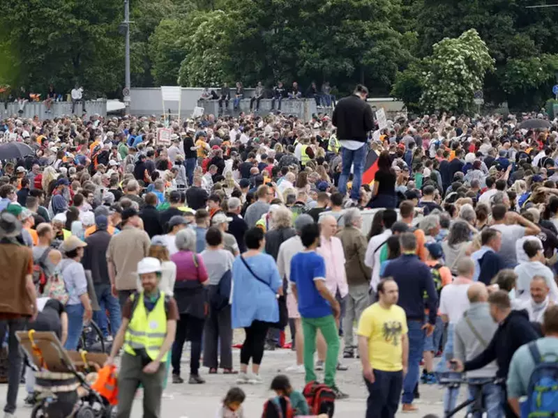 La Stuttgart au protestat peste 3.000 de persoane