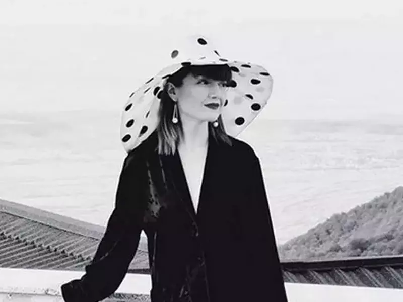 Alexandra-Ungureanu-Bravo-ai-stil-Celebritie1s1-823×1024