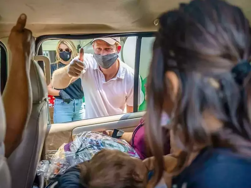 Prințul Harry și Meghan Markle, voluntari în Los Angeles