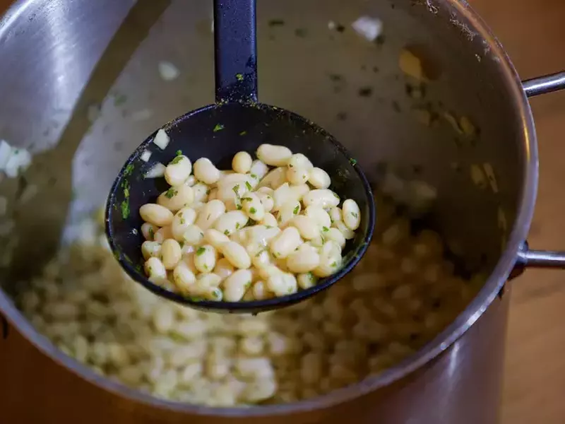 Zacuscă de fasole - fasolea trebuie fiartă bine