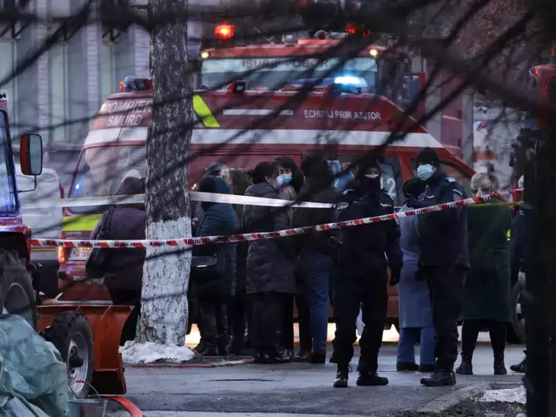 Un incendiu a izbucnit, vineri dimineață, la pavilionul 5 al Institutului Matei Balș din București FOTO: Vlad Chirea