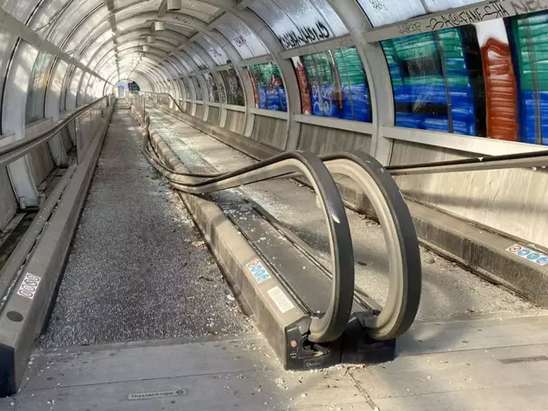 trotuarul rulant de la Gara de Nord