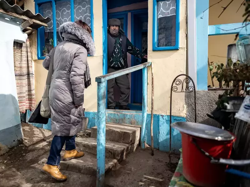 asistenta-sociala-sat-s-35