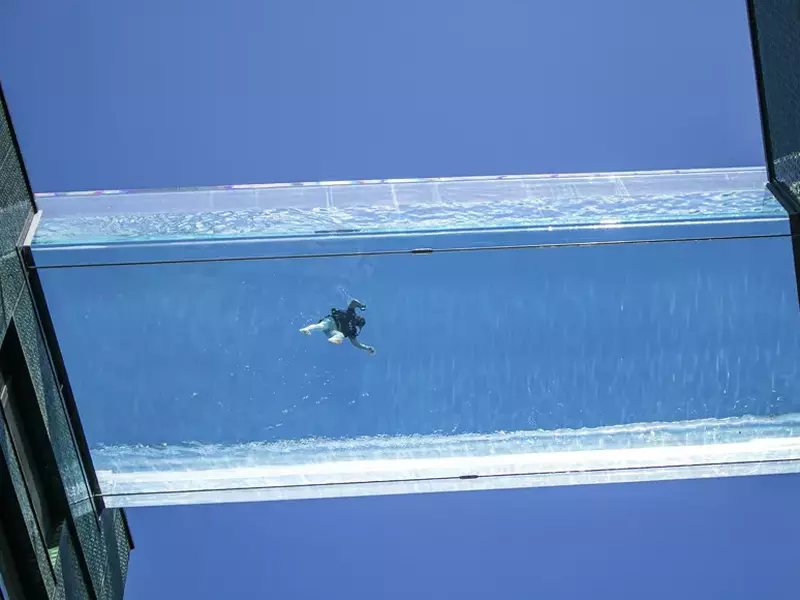 Piscina „plutitoare” din Londra