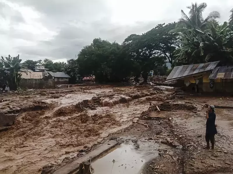 Inundații devastatoare în Indonezia