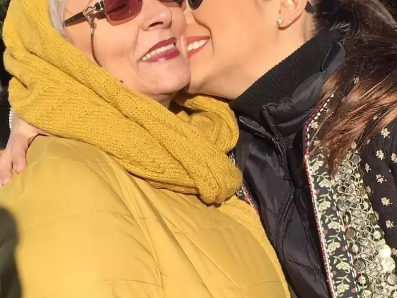 andra cu mama ei