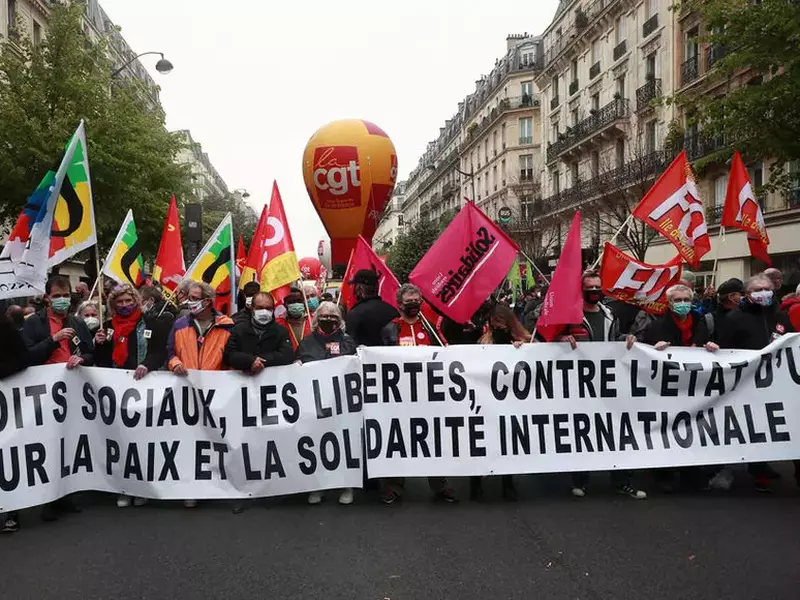 Proteste violente la Paris de 1 Mai