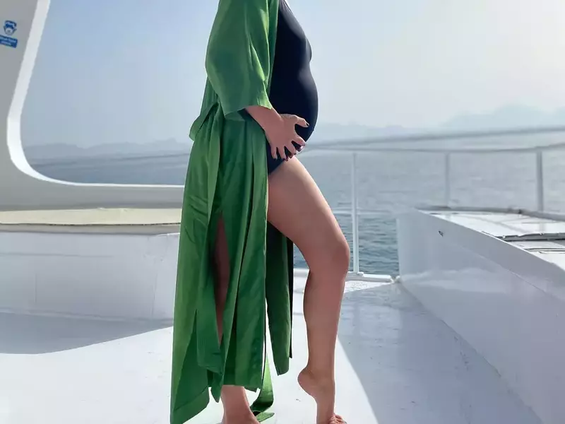 adela popescu insarcinata cu al treilea copil 1