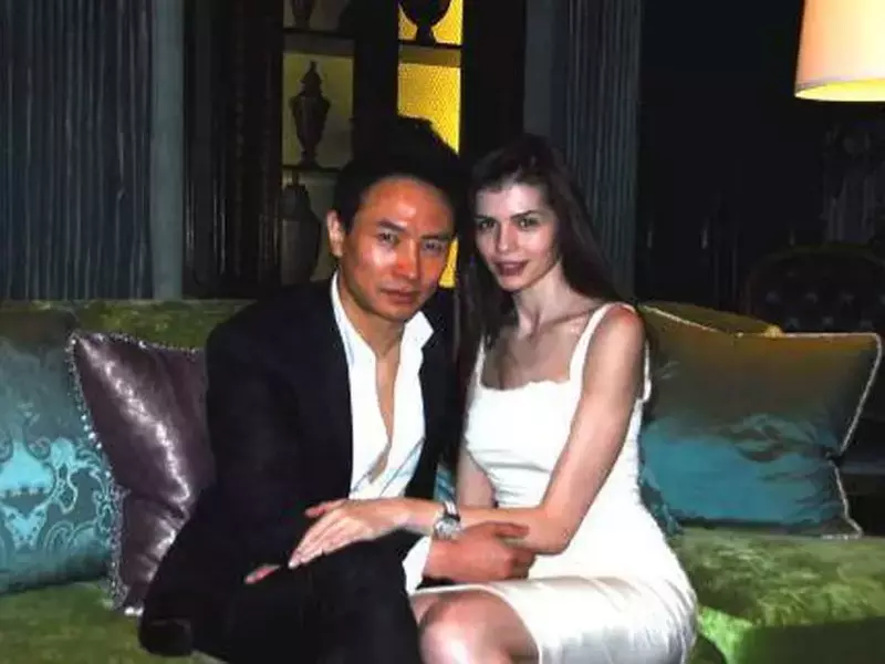 VIDEO Ce se întâmplă între Monica Gabor și Mr Pink. Vedeta a șters toate pozele cu acesta din mediul online și a plecat în Dubai