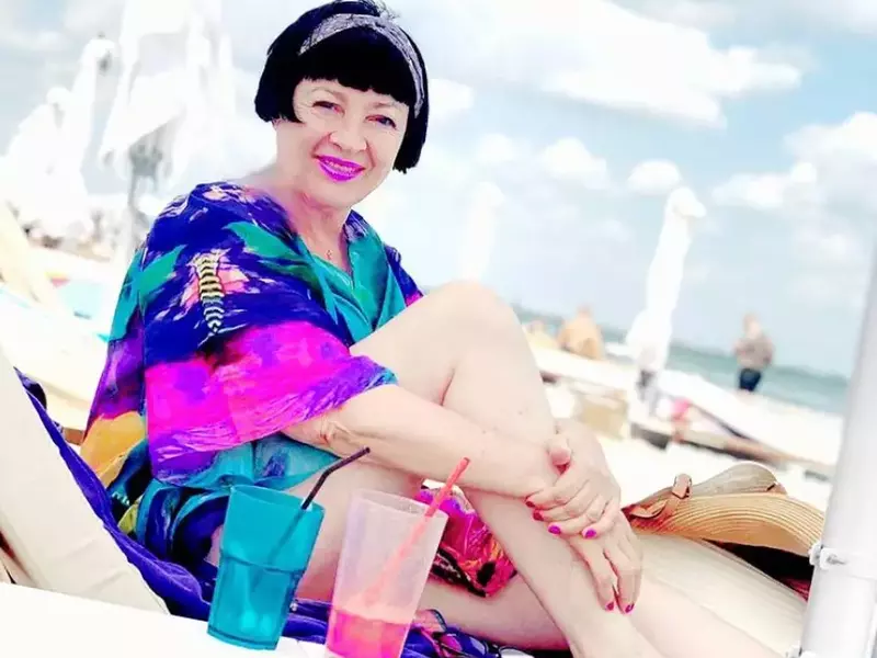 neti sandu in costum de baie 3