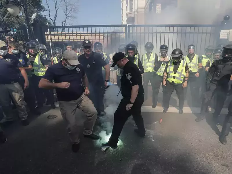 1-violente-kiev-ucraina-zelenski (5)