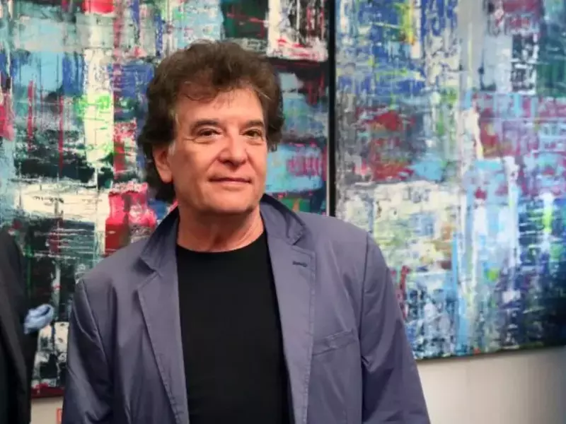 Iulian Mugurel Vrabete de la trupa Holograf