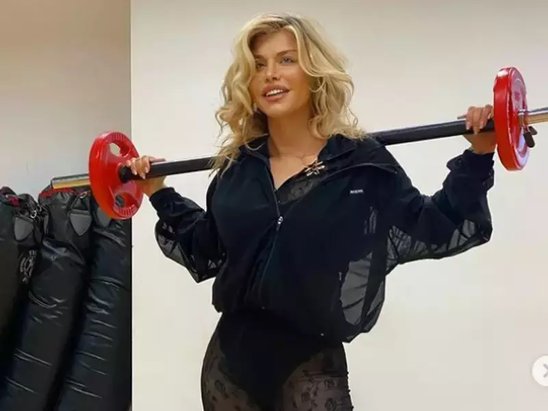 loredana-groza-colanti-transparenti-in-sala-de-sport-3