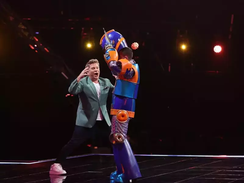 marian-dragulescu-robotul-de-la-masked-singer-2