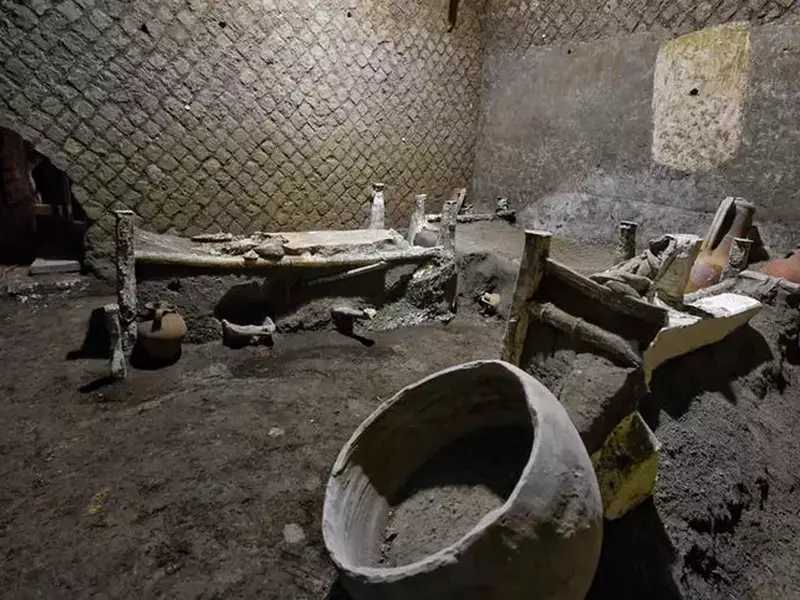 Archaeologists find slave room at Pompeii