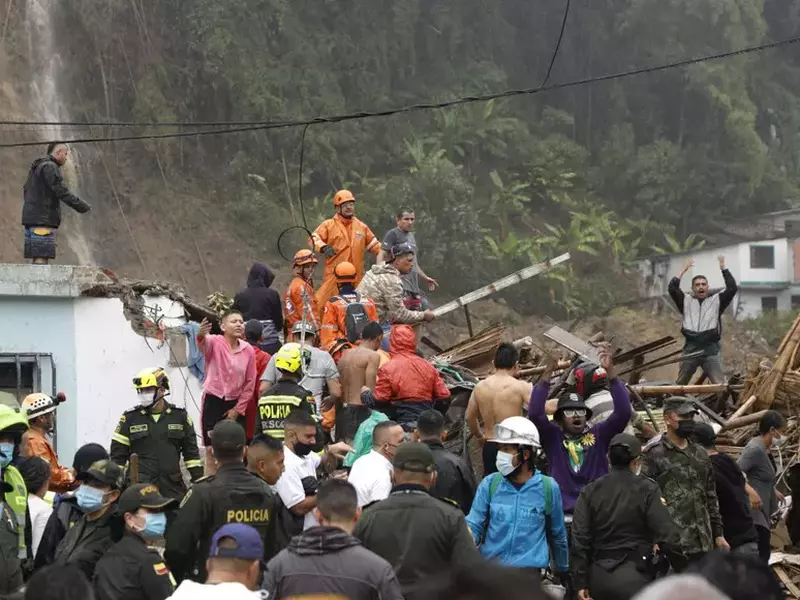 Six people die in a landslide in central Colombia