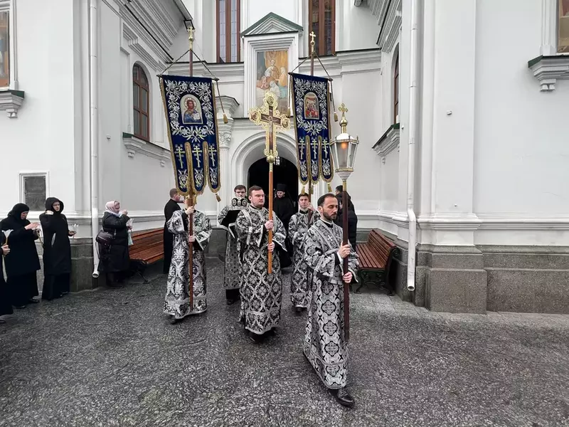 Slujba din Vinerea Mare la mânăstirea Lavra Pecerska.
