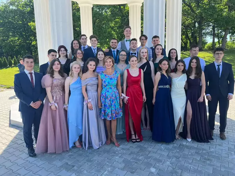 carmen-iohannis-la-balul-de-absolvire-3