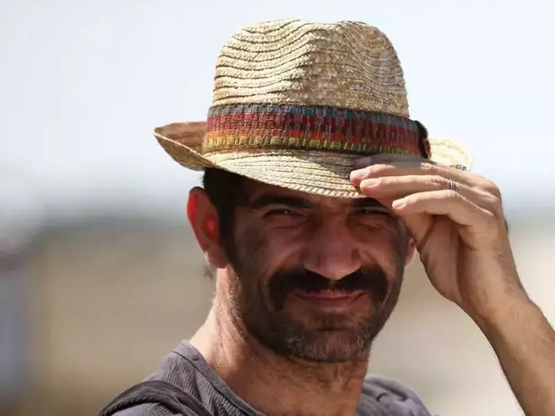 toma-cuzin-pensiune-in-satul-natal-4