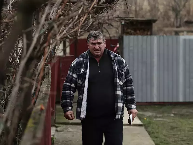 petronel-rusu-a-avut-grija-singur-de-patru-copii-sotia-sa-fiind-plecata-in-italia