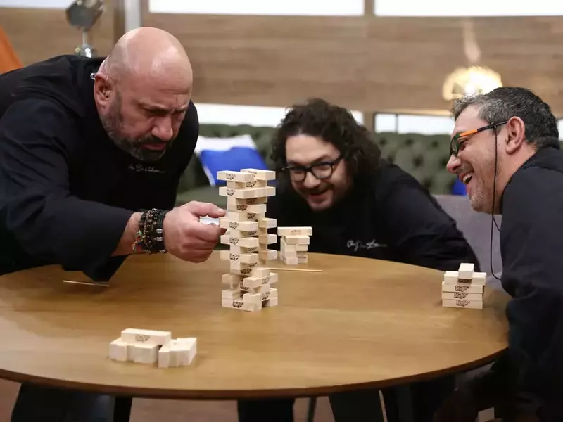 chefi-la-cutitejocuri-de-culise-jenga-2