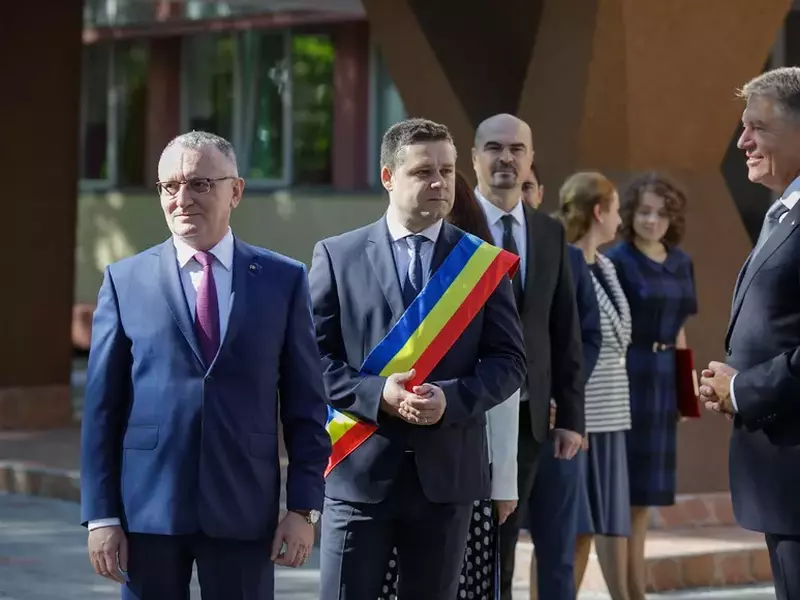 1-klaus-iohannis-sorin-cimpeanu-deschidere-an-scolar-liceu-moisil-5