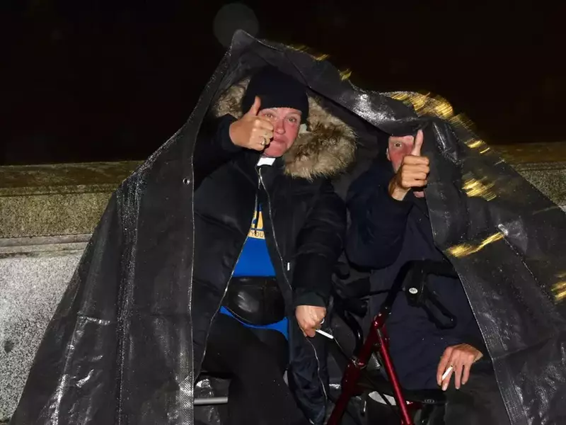 People In The Queue To See The Queen In Westminster Abbey During Heavy Rain, London – 13 Sep 2022