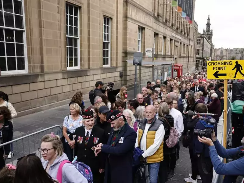 The Queen?s coffin at St Giles Cathedral
