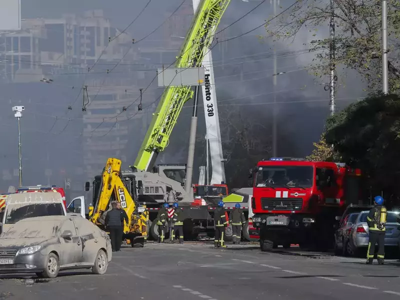 Several explosions hit the Ukrainian capital Kyiv