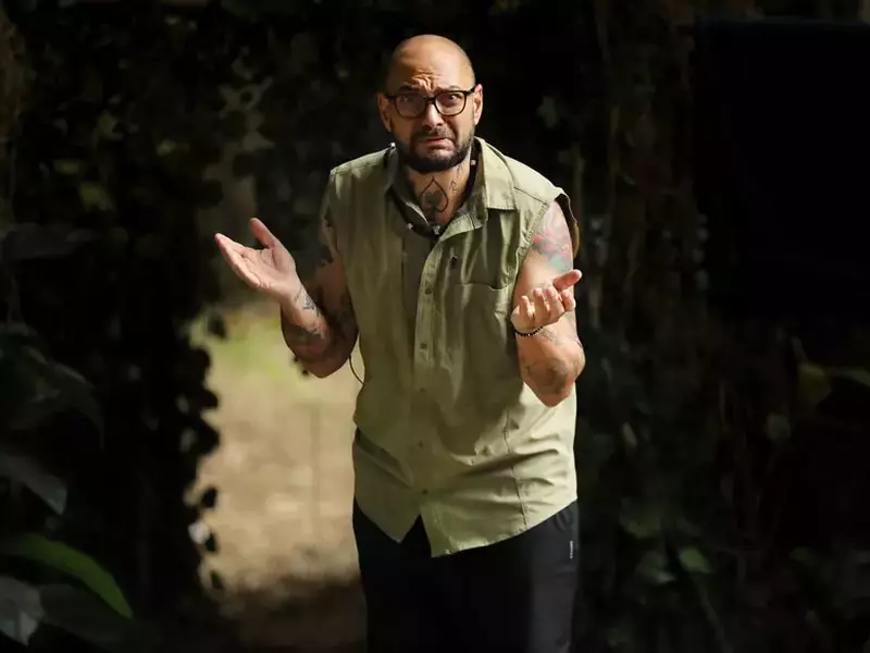 cristi-mitrea-sunt-celebru-scoate-ma-de-aici-2