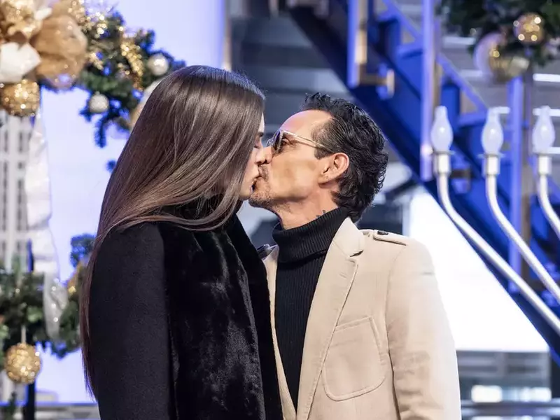 NY: Marc Anthony visits Empire State Building