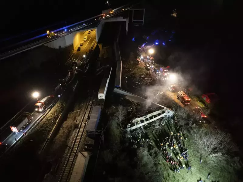 Two trains collided  in Larissa: 16 killed and dozens injured