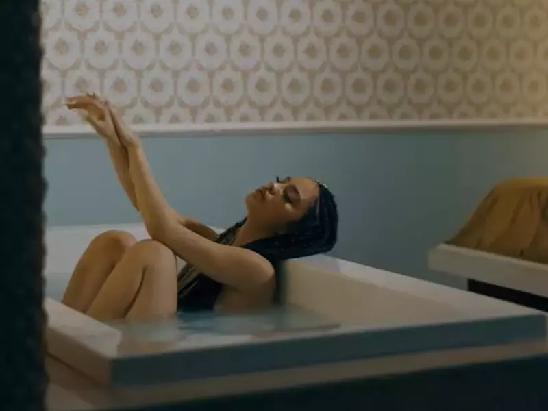 iubita-lui-mario-mutu-goala-7