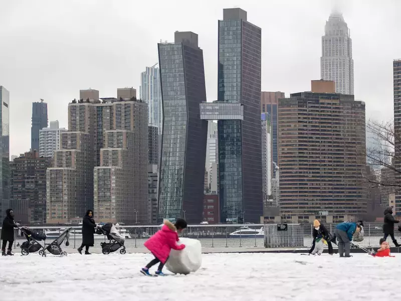 Foggy weather in New York
