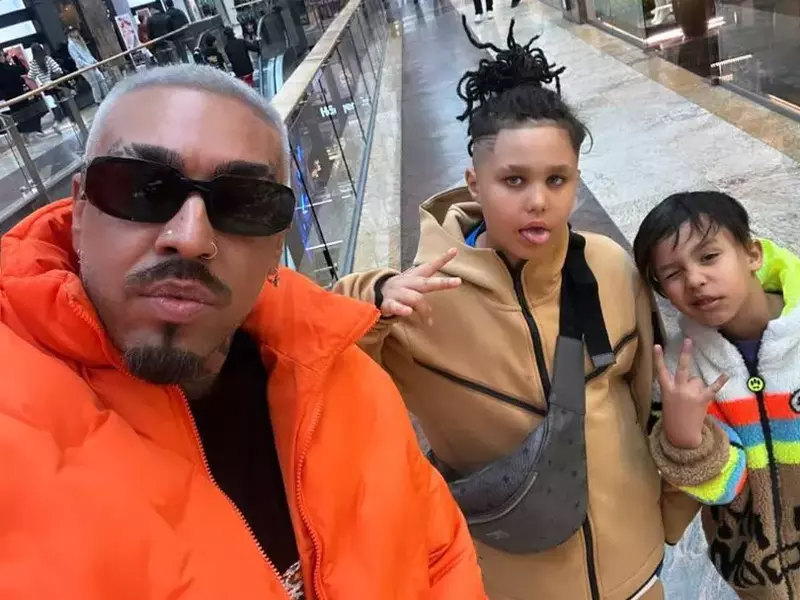 alex-velea-si-baietii-sai