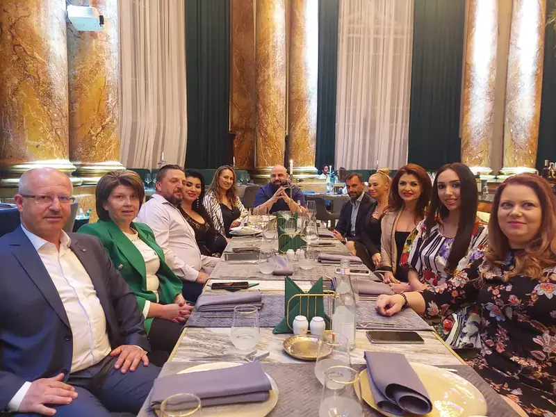 adriana-bahmuteanu-petrecere-2