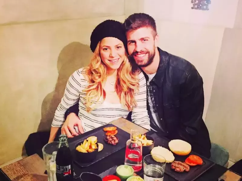 Am Valentinstag gross Essen gehen? Muss nicht unbedingt sein – denken sich Shakira und Gerard Pique. Die zwei Verliebten sind gluecklilch ein wenig Zeit ungestoert gemeinsam zu geniessen. Denn ihre kleine Familie ist vor kurzem um einen Sohn reicher geword