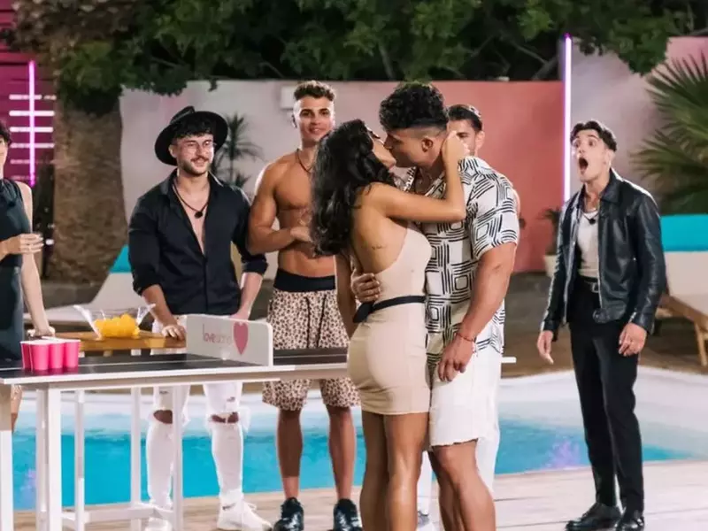nargi-sarut-love-island-4