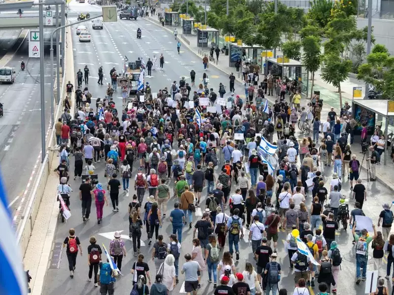 Israelis march from Tel Aviv to Jerusalem in demand of prisoner exchange