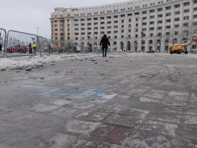 asfaltul-alunecos-din-piata-constitutiei-img9589