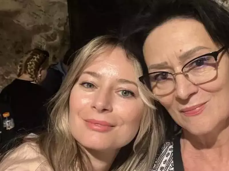 Laura Cosoi și mama ei