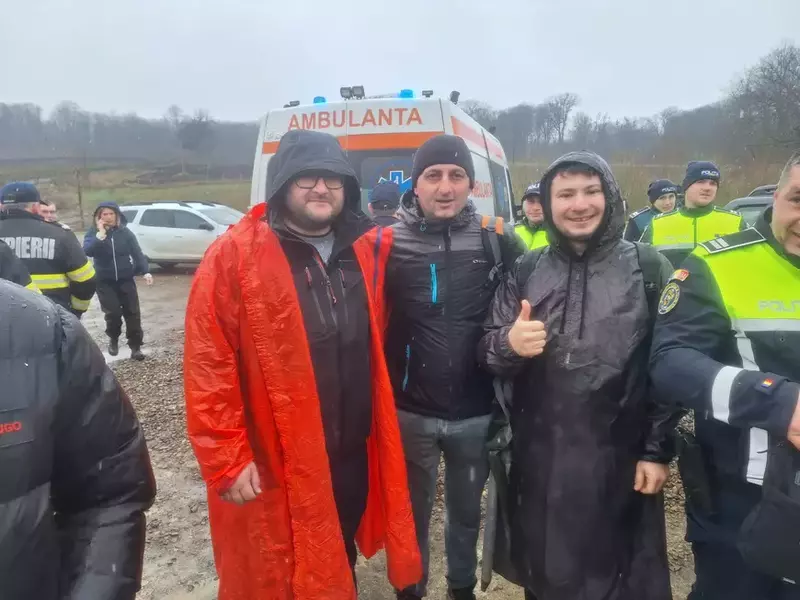 politisti-salvat-aryan-botosani-cautat-25-ore-2