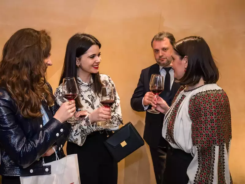 Foto: Mugur Cristescu | Jidvei | Expoziție Retrospectivă Brâncuși - Centrul Pompidou | Ana Necșulescu, Roxana Bădescu